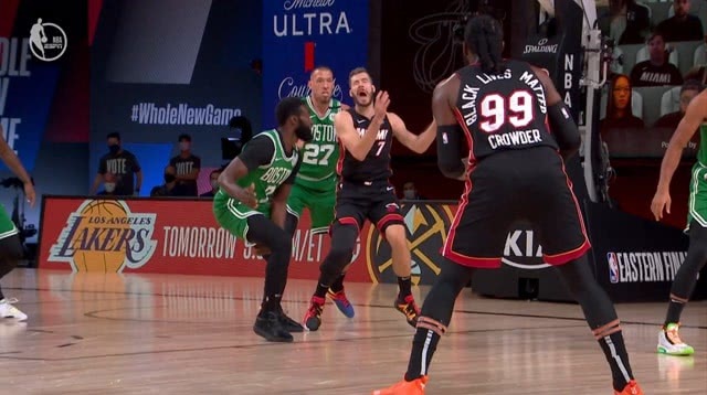  阿德巴约两双热火主场力克凯尔特人